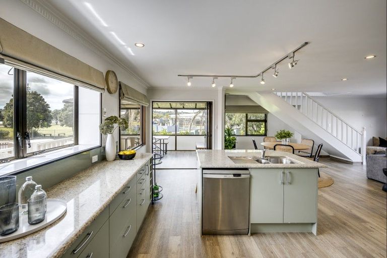 Photo of property in 37 Charles Street, Westshore, Napier, 4110