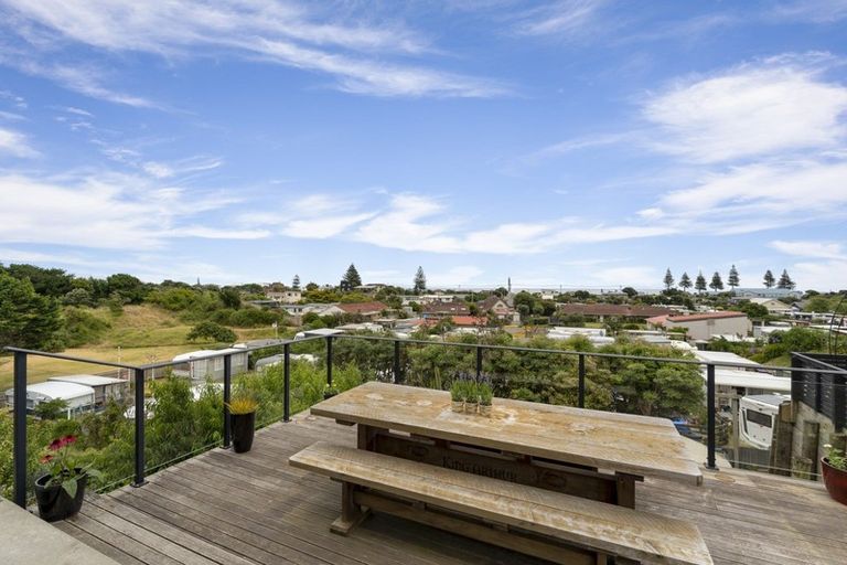 Photo of property in 14 Duncans Way, Otaki Beach, Otaki, 5512