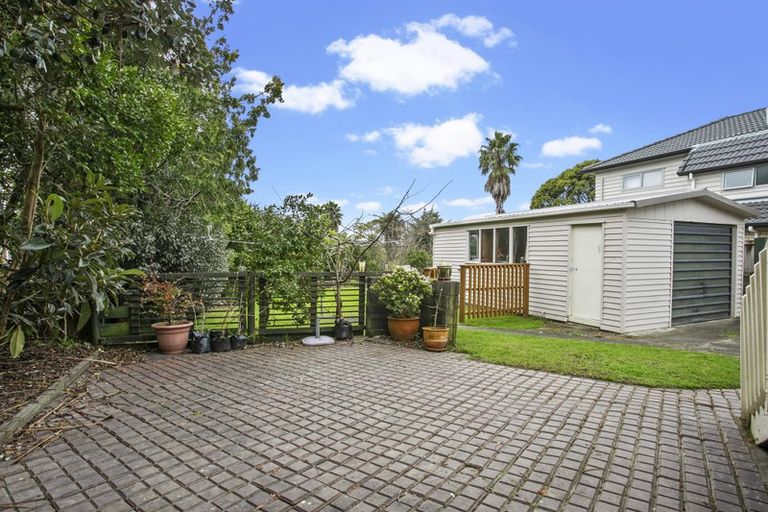 Photo of property in 20 Cron Avenue, Te Atatu South, Auckland, 0610