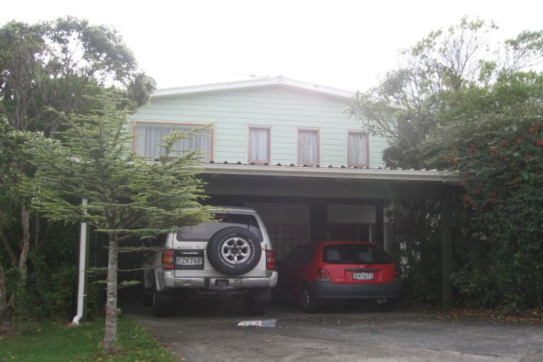 Photo of property in 12 Florio Terrace, Tawa, Wellington, 5028