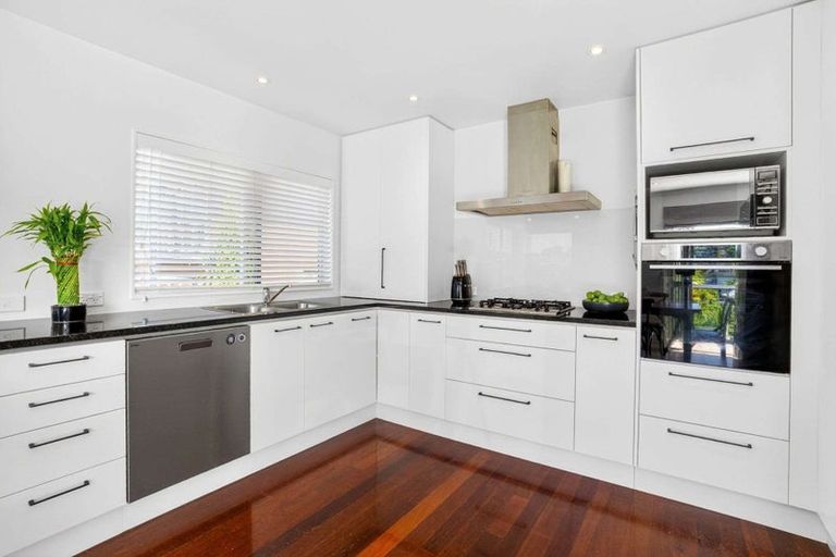 Photo of property in 8a Tipau Street, Torbay, Auckland, 0630