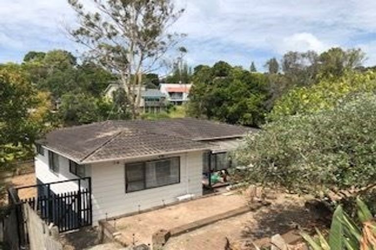 Photo of property in 9 Lysander Crescent, Beach Haven, Auckland, 0626