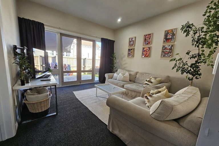 Photo of property in 2/262 Edgeware Road, Edgeware, Christchurch, 8013