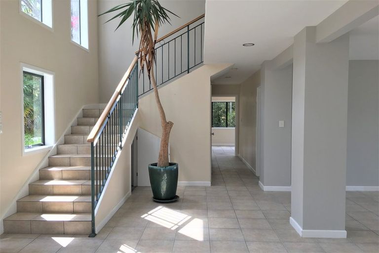 Photo of property in 7 Chatham Avenue, Paremoremo, Auckland, 0632