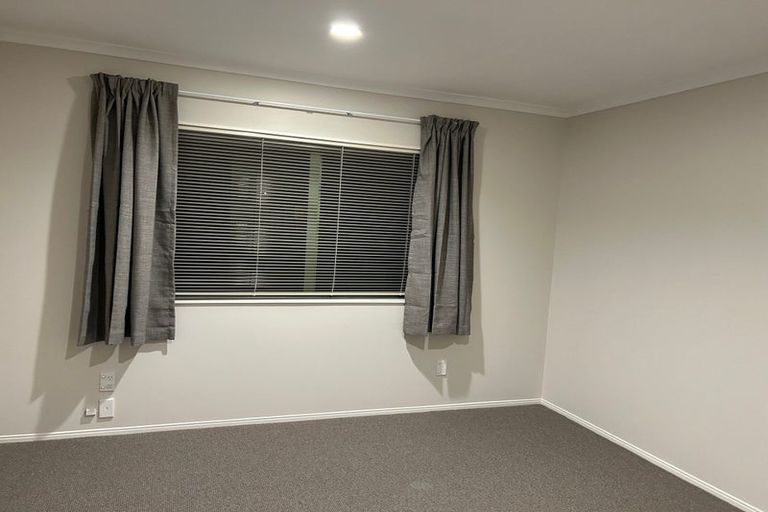 Photo of property in 162 Lakeside Drive, Orewa, 0931