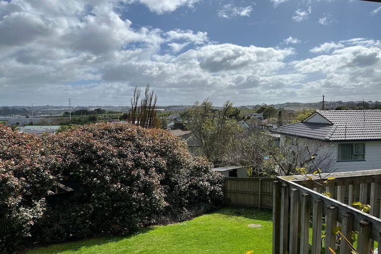 Photo of property in 22 Merida Place, Unsworth Heights, Auckland, 0632