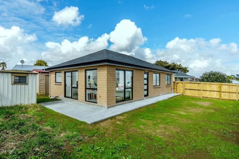 Photo of property in 1/25 Kennington Drive, Clendon Park, Auckland, 2103