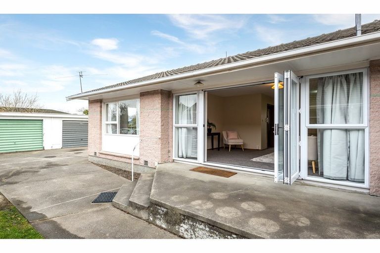 Photo of property in 2/470 Greers Road, Bishopdale, Christchurch, 8053