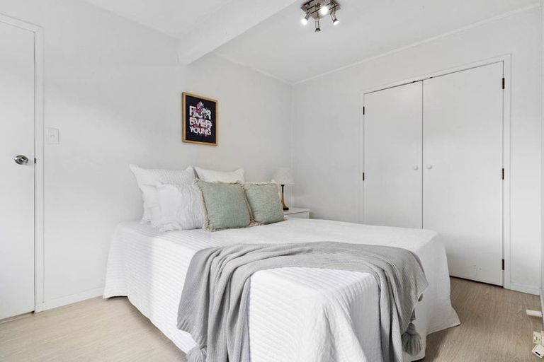 Photo of property in 1/5 Cornelian Crescent, Half Moon Bay, Auckland, 2012