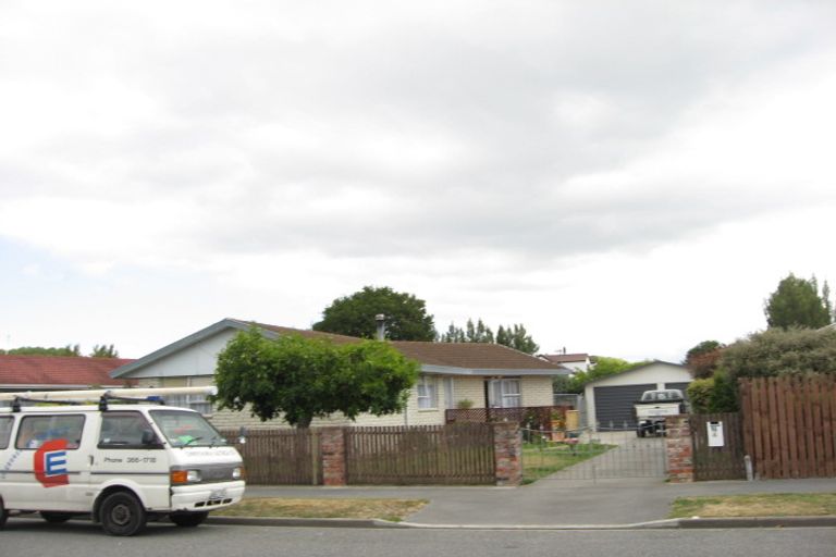 Photo of property in 16 Medina Crescent, Parklands, Christchurch, 8083