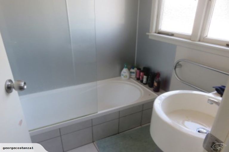 Photo of property in 1/23 Forest Hill Road, Henderson, Auckland, 0612