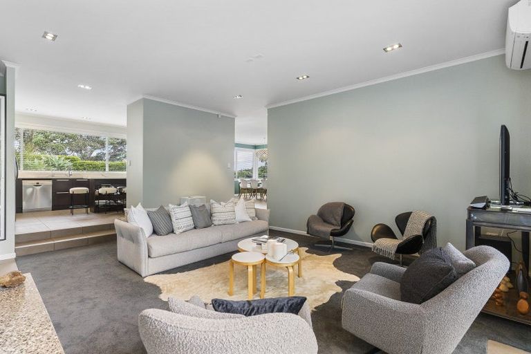 Photo of property in 20 Marine Parade, Mellons Bay, Auckland, 2014
