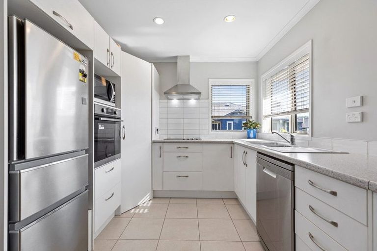 Photo of property in 39 Bridgewater Way, Pyes Pa, Tauranga, 3112