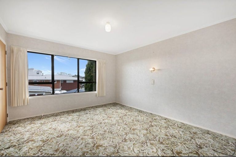 Photo of property in 44 Bradbury Road, Botany Downs, Auckland, 2010