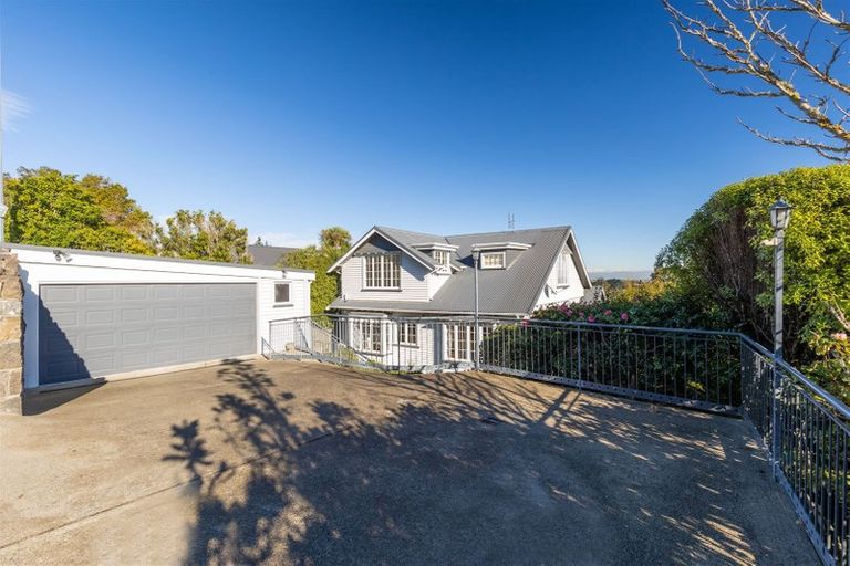 Photo of property in 104 Dyers Pass Road, Cashmere, Christchurch, 8022
