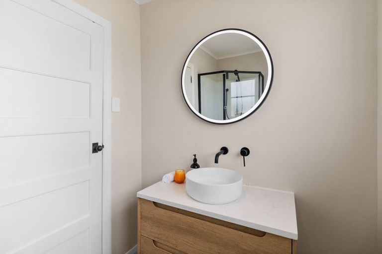 Photo of property in 1092 Great North Road, Point Chevalier, Auckland, 1022