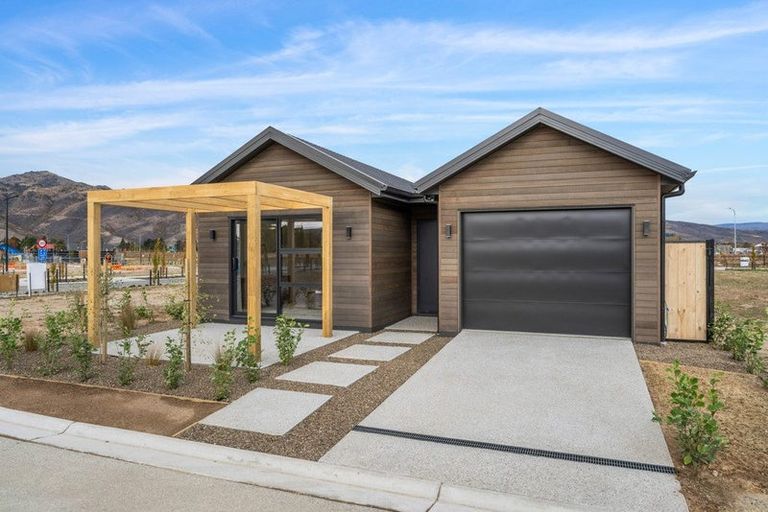 Photo of property in 10 Booth Drive, Cromwell, 9310