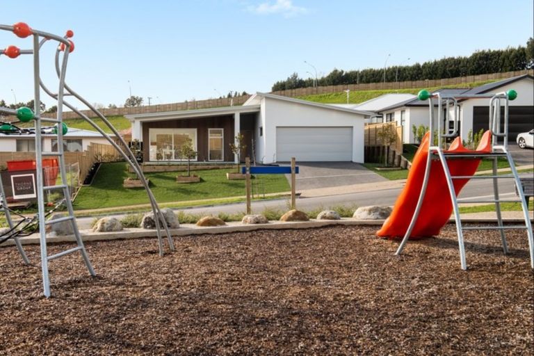 Photo of property in 86 Whakaturou Crescent, Pyes Pa, Tauranga, 3112