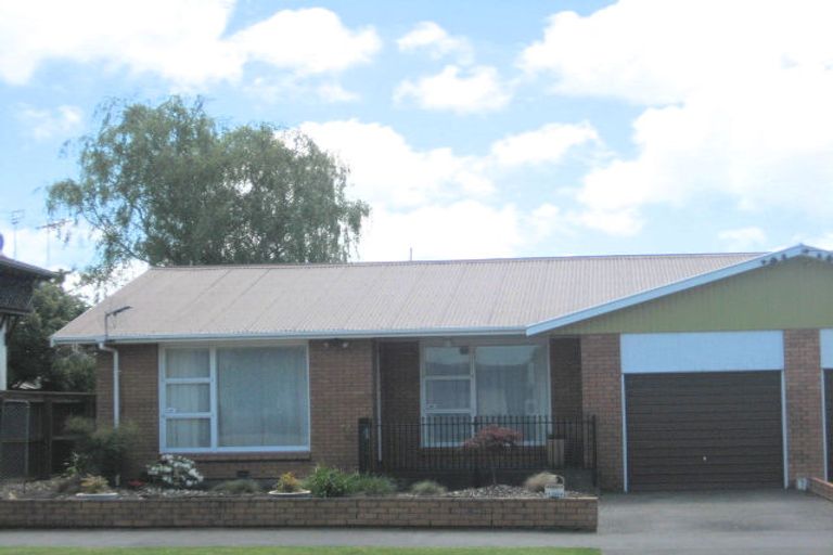 Photo of property in 2/242b Sawyers Arms Road, Bishopdale, Christchurch, 8053