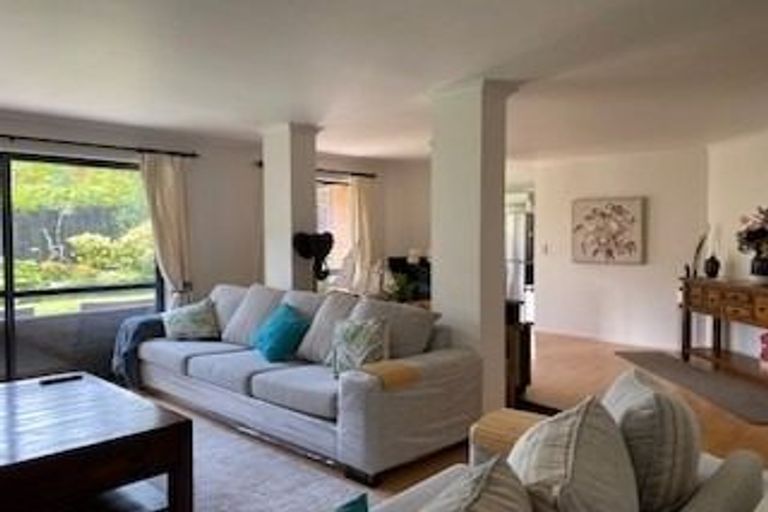 Photo of property in 6 Red Oak Place, Schnapper Rock, Auckland, 0632