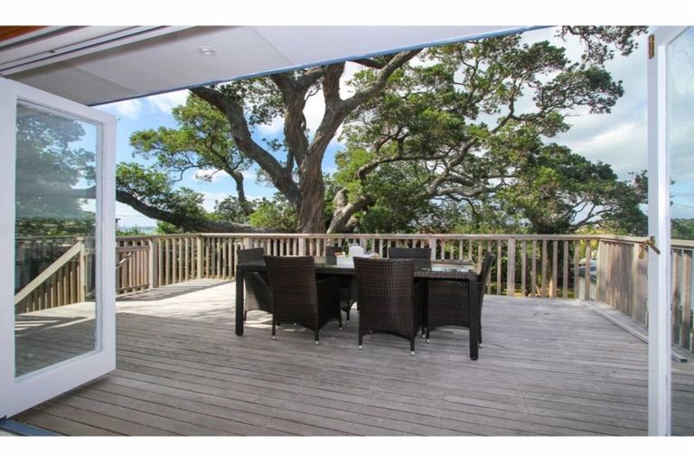 Photo of property in 24 Howard Road, Northcote, Auckland, 0627