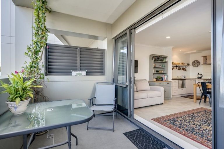 Photo of property in Paramount Apartments, 4/281 Maunganui Road, Mount Maunganui, 3116