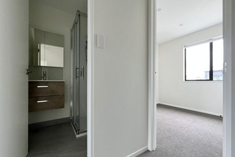 Photo of property in 5/60 Kelman Road, Kelston, Auckland, 0602