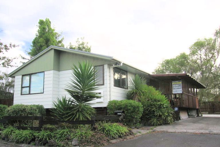 Photo of property in 13 Glen Close, Glen Eden, Auckland, 0602