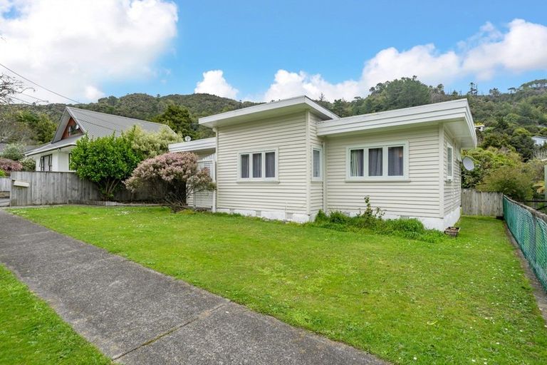 Photo of property in 68 Tawhai Street, Stokes Valley, Lower Hutt, 5019