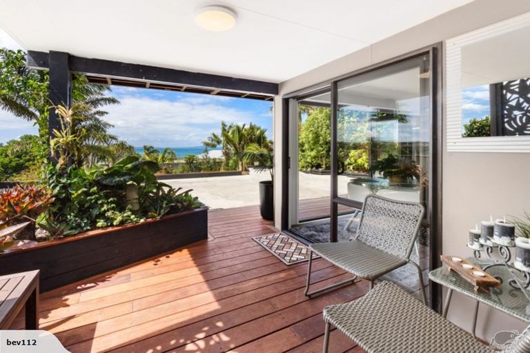 Photo of property in 1445 Whangaparaoa Road, Army Bay, Whangaparaoa, 0930