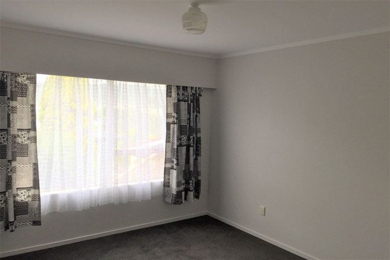 Photo of property in 98 Stewart Drive, Newlands, Wellington, 6037