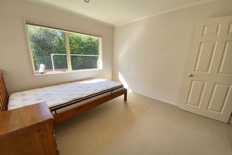 Photo of property in 6e Clearwater Cove, West Harbour, Auckland, 0618