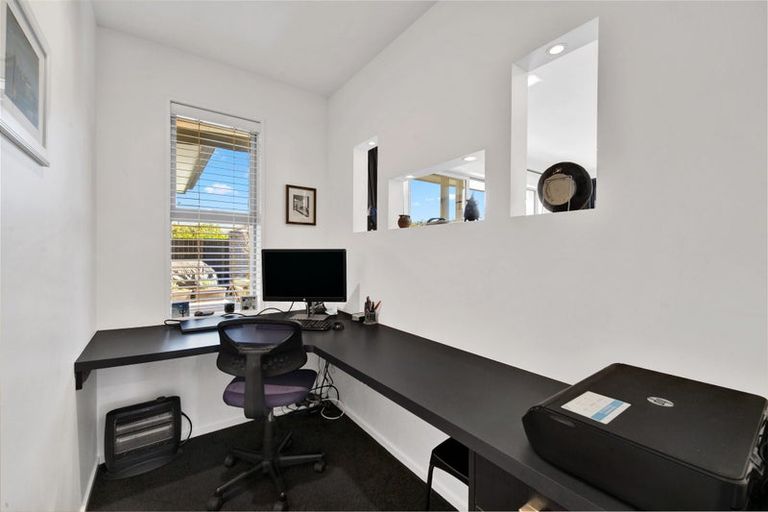 Photo of property in 16 Whitau Place, Marshland, Christchurch, 8083