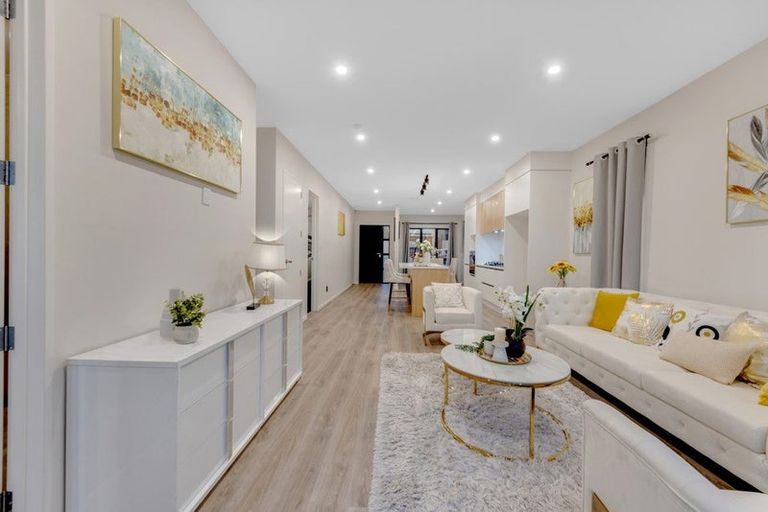 Photo of property in 8 Frontier Lane, Flat Bush, Auckland, 2019