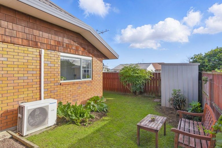 Photo of property in 3 Surrey Lane, Levin, 5510