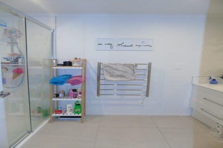 Photo of property in 19/9 Surrey Street, Tawa, Wellington, 5028