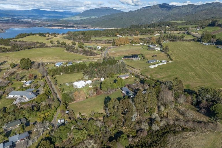 Photo of property in 31 Parerohi Grove, Kuratau, Turangi, 3381