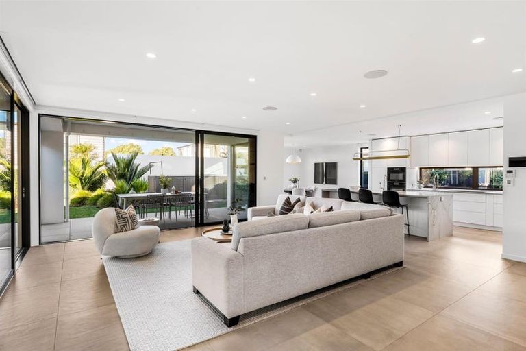 Photo of property in 23 Muritai Road, Milford, Auckland, 0620