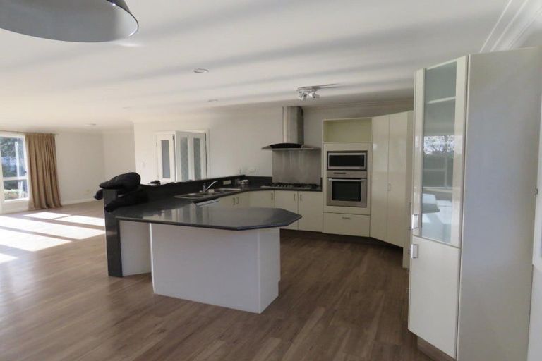 Photo of property in 5 Flight Place, Lower Vogeltown, New Plymouth, 4310