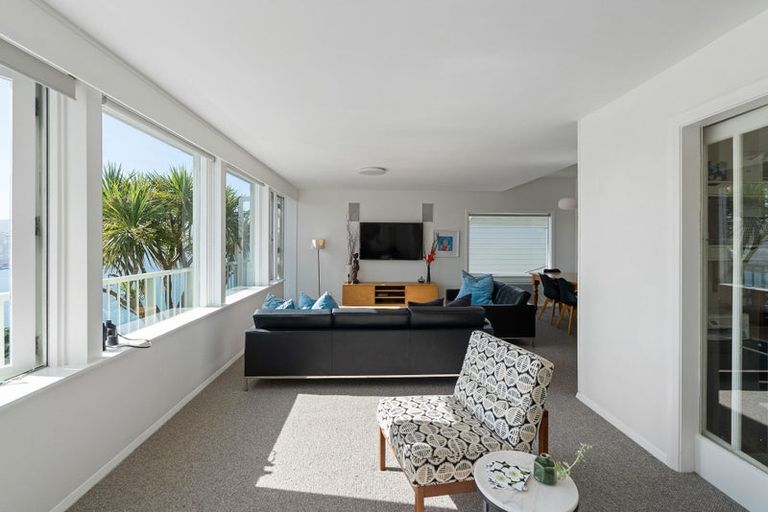 Photo of property in 37 The Crescent, Roseneath, Wellington, 6011