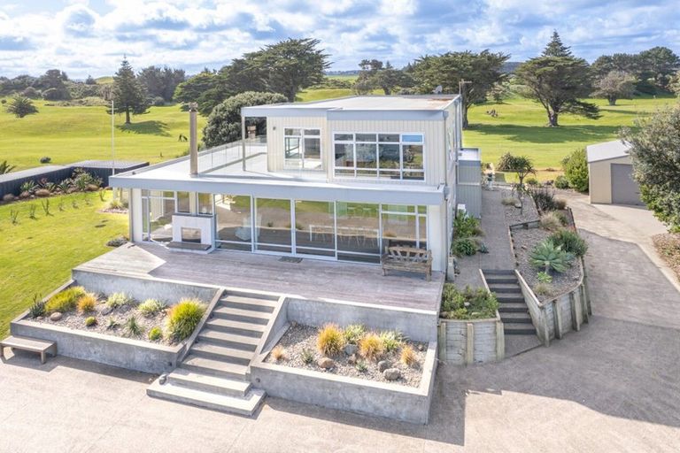 Photo of property in 34 Longbeach Drive, Castlecliff, Whanganui, 4501