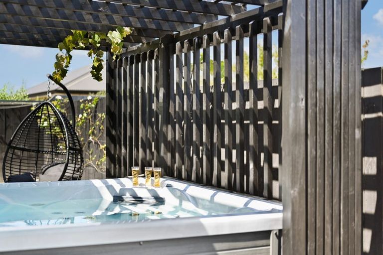 Photo of property in 1 Hebe Crescent, Papamoa Beach, Papamoa, 3118