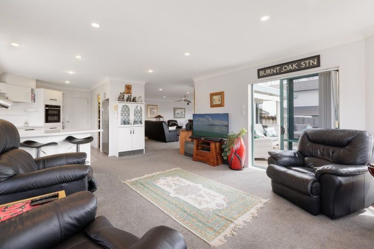 Photo of property in 4 Burnt Oak Drive, Pyes Pa, Tauranga, 3112