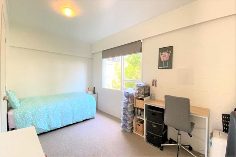 Photo of property in 1/29 Rangitoto Terrace, Milford, Auckland, 0620