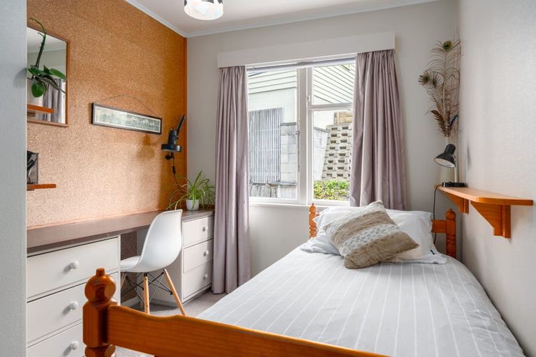 Photo of property in 6 Te Reinga View, Tawa, Wellington, 5028