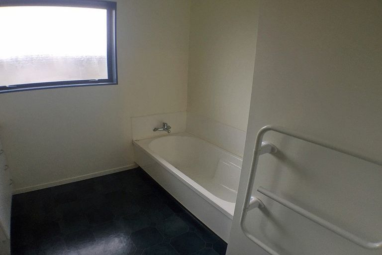 Photo of property in 8a Battersea Place, Roslyn, Palmerston North, 4414