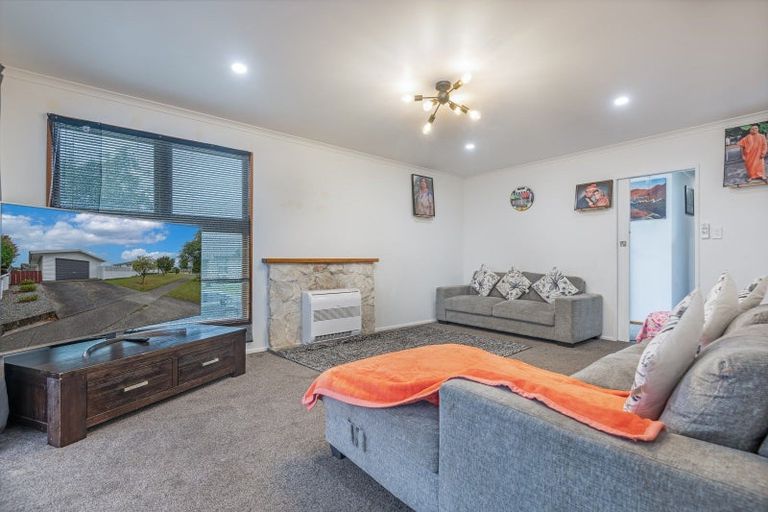 Photo of property in 10 Wairau Place, Kelvin Grove, Palmerston North, 4414