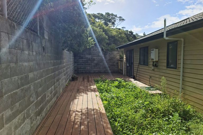 Photo of property in 140 Glanmire Road, Newlands, Wellington, 6037