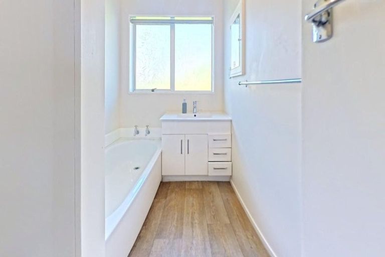 Photo of property in 8 Arthur Grove, Waikanae, 5036