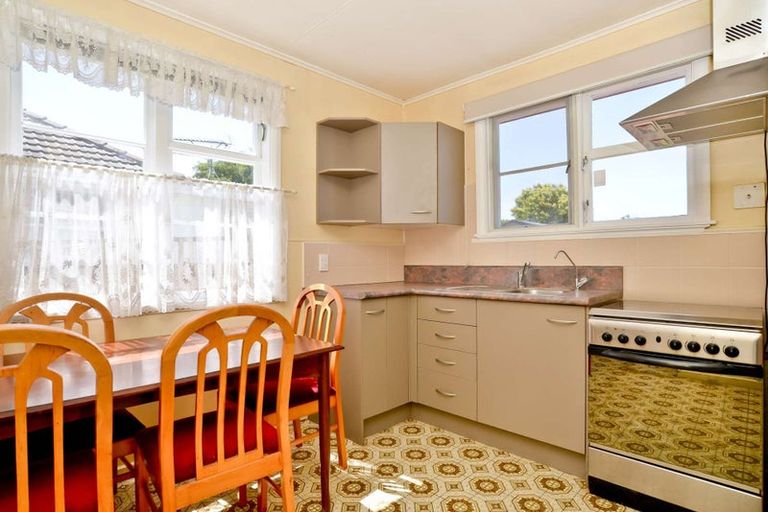 Photo of property in 92 Holland Road, Fairfield, Hamilton, 3214